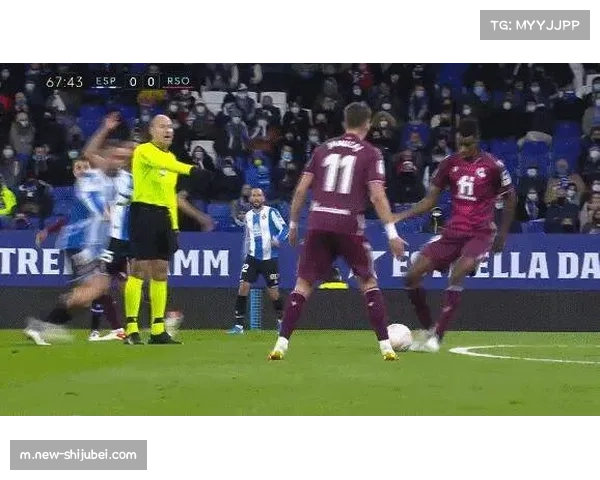 皇家社会球员久保建英伤退，裁判争议中比赛节奏变化